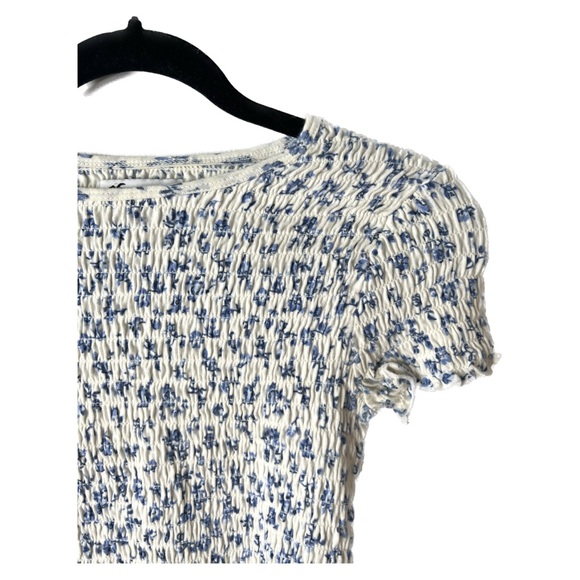 GORGEOUS Hollister blue and white floral top! C9 - Picture 4 of 7